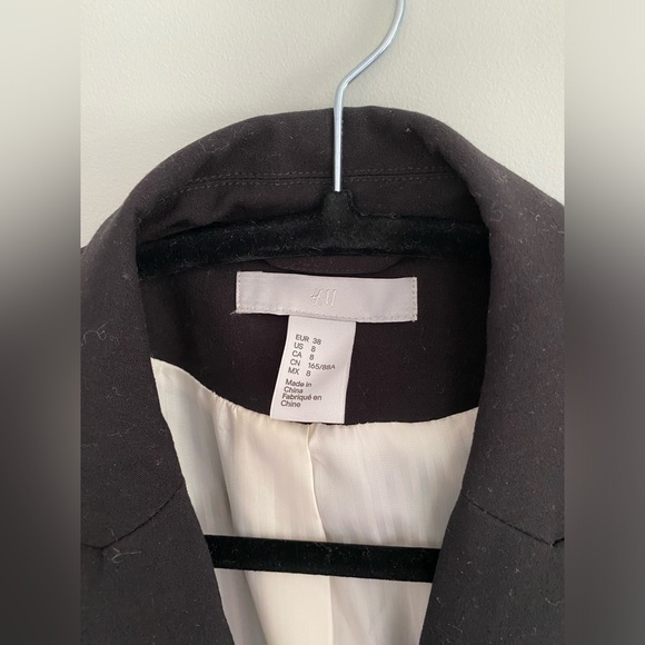 SOLD! H&M black blazer! Size 8 - Picture 2 of 3